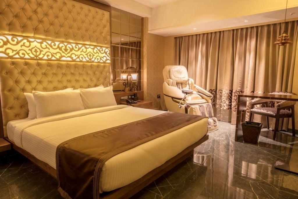 Hotel Peninsula Redpine Mumbai Exterior photo