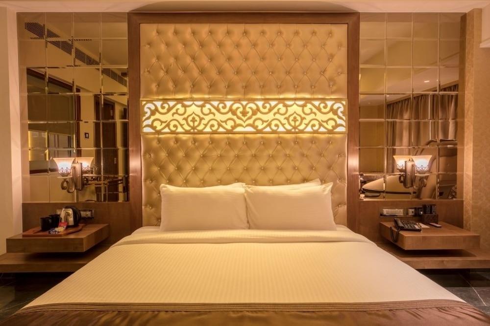 Hotel Peninsula Redpine Mumbai Exterior photo