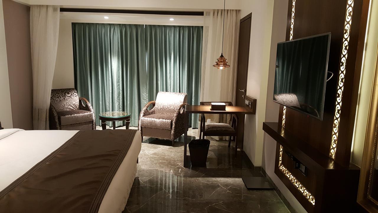 Hotel Peninsula Redpine Mumbai Exterior photo