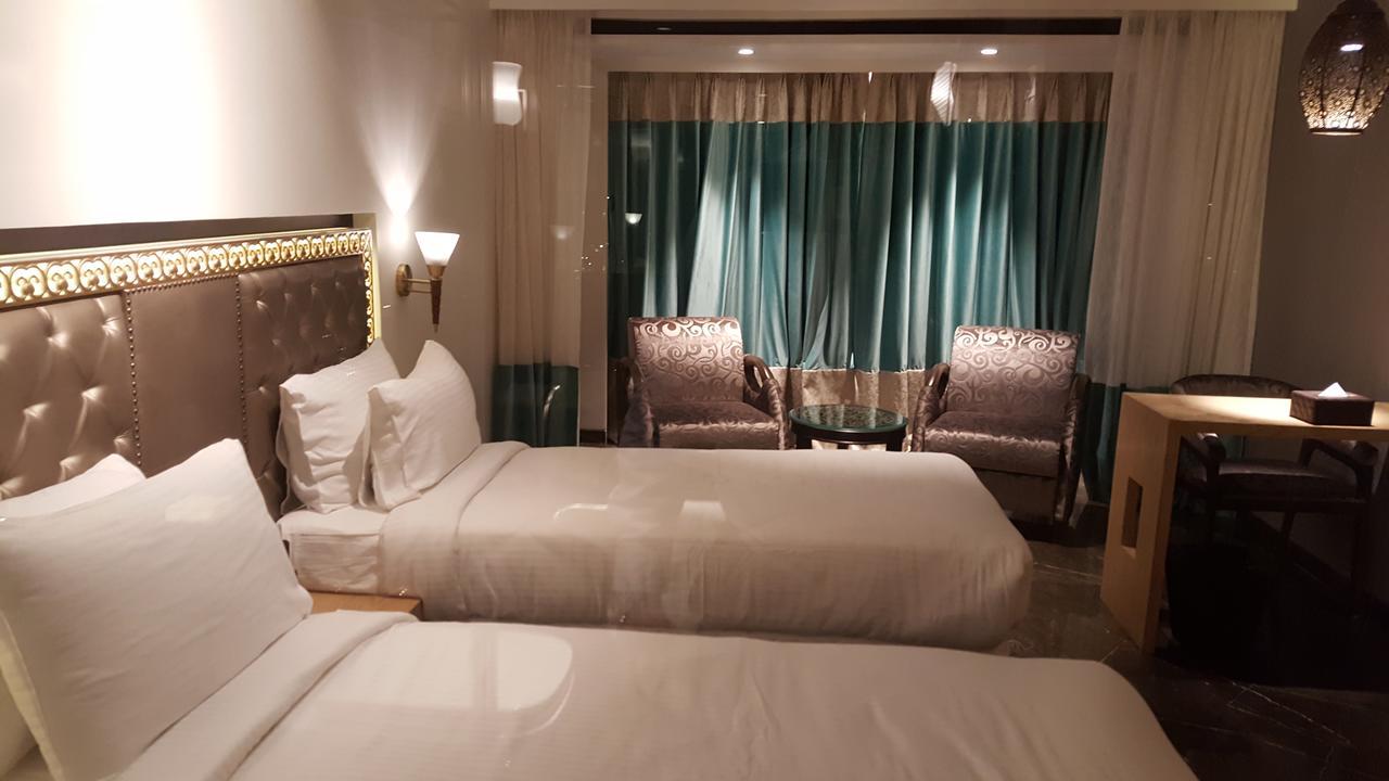 Hotel Peninsula Redpine Mumbai Exterior photo