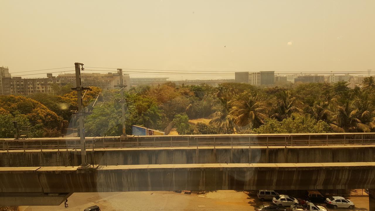 Hotel Peninsula Redpine Mumbai Exterior photo