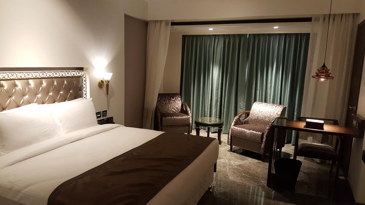Hotel Peninsula Redpine Mumbai Exterior photo
