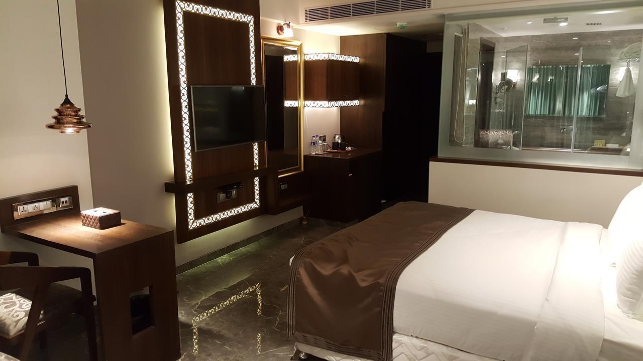 Hotel Peninsula Redpine Mumbai Exterior photo