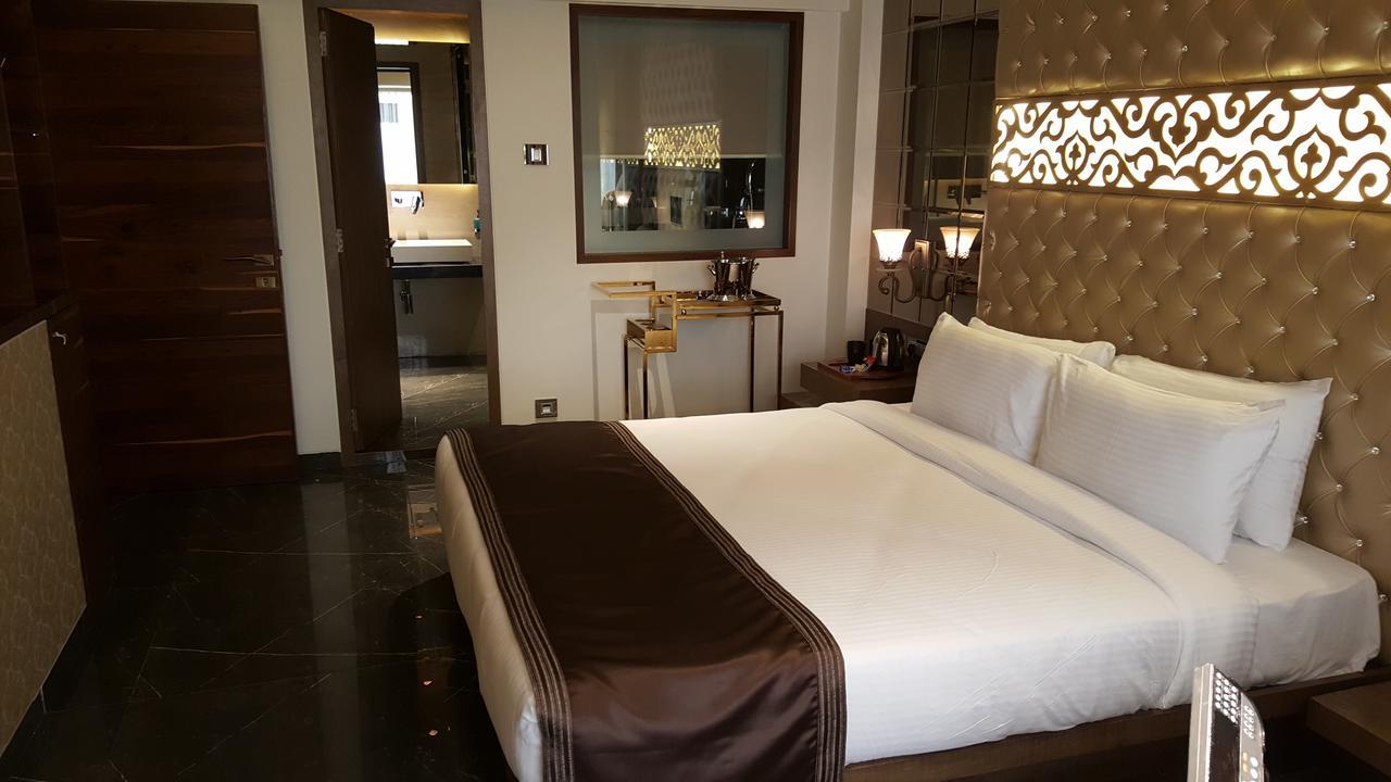 Hotel Peninsula Redpine Mumbai Exterior photo