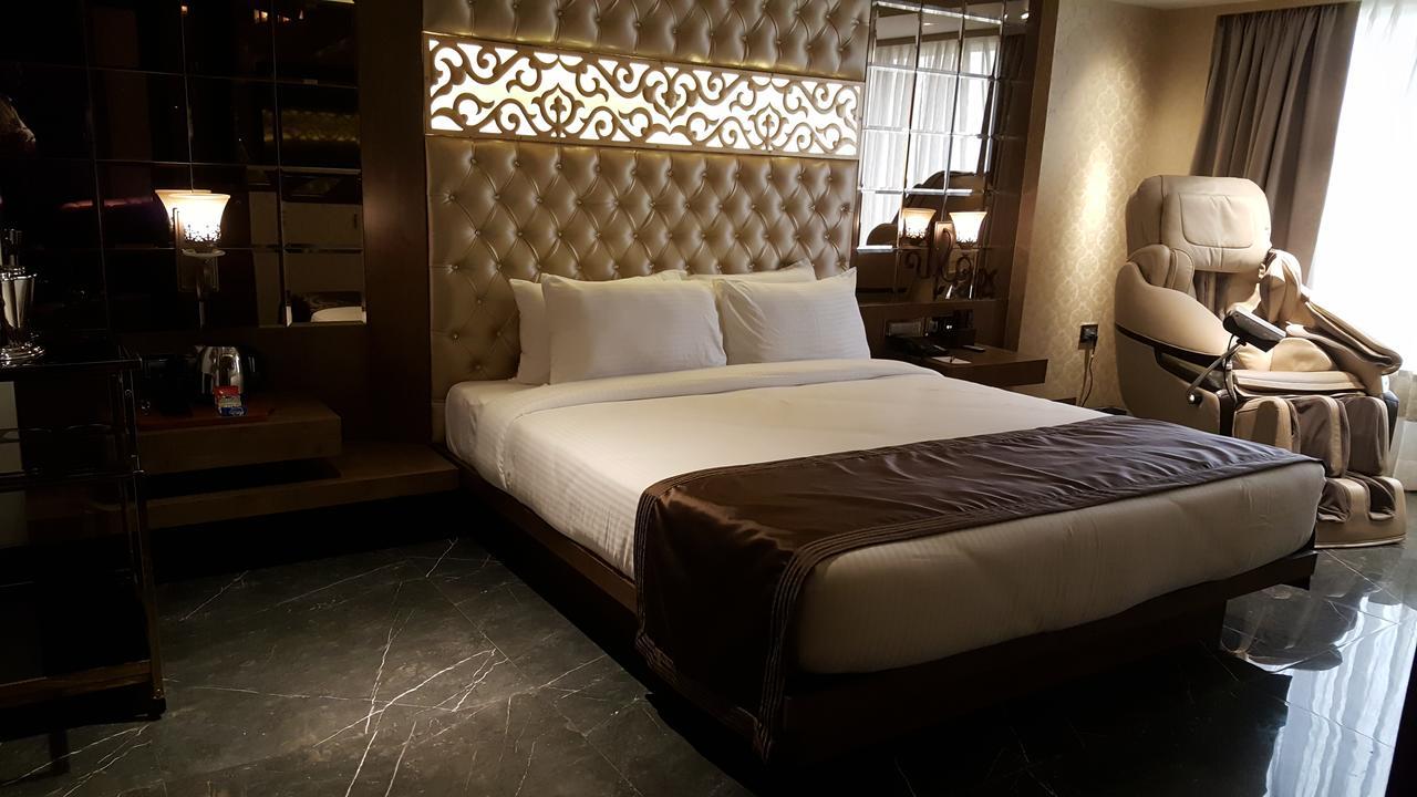 Hotel Peninsula Redpine Mumbai Exterior photo