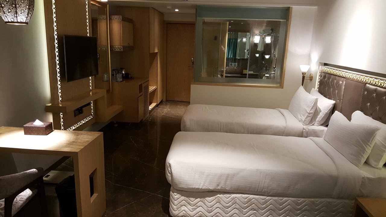 Hotel Peninsula Redpine Mumbai Exterior photo