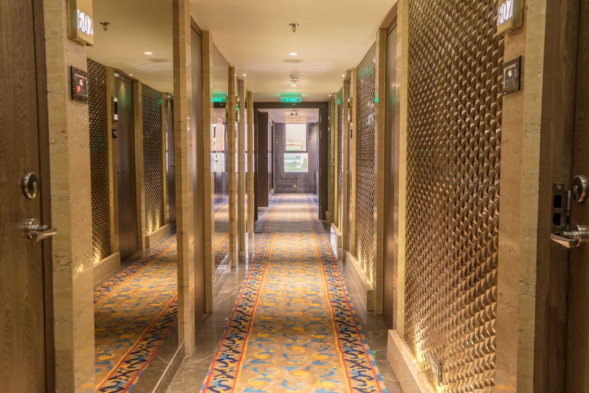Hotel Peninsula Redpine Mumbai Exterior photo